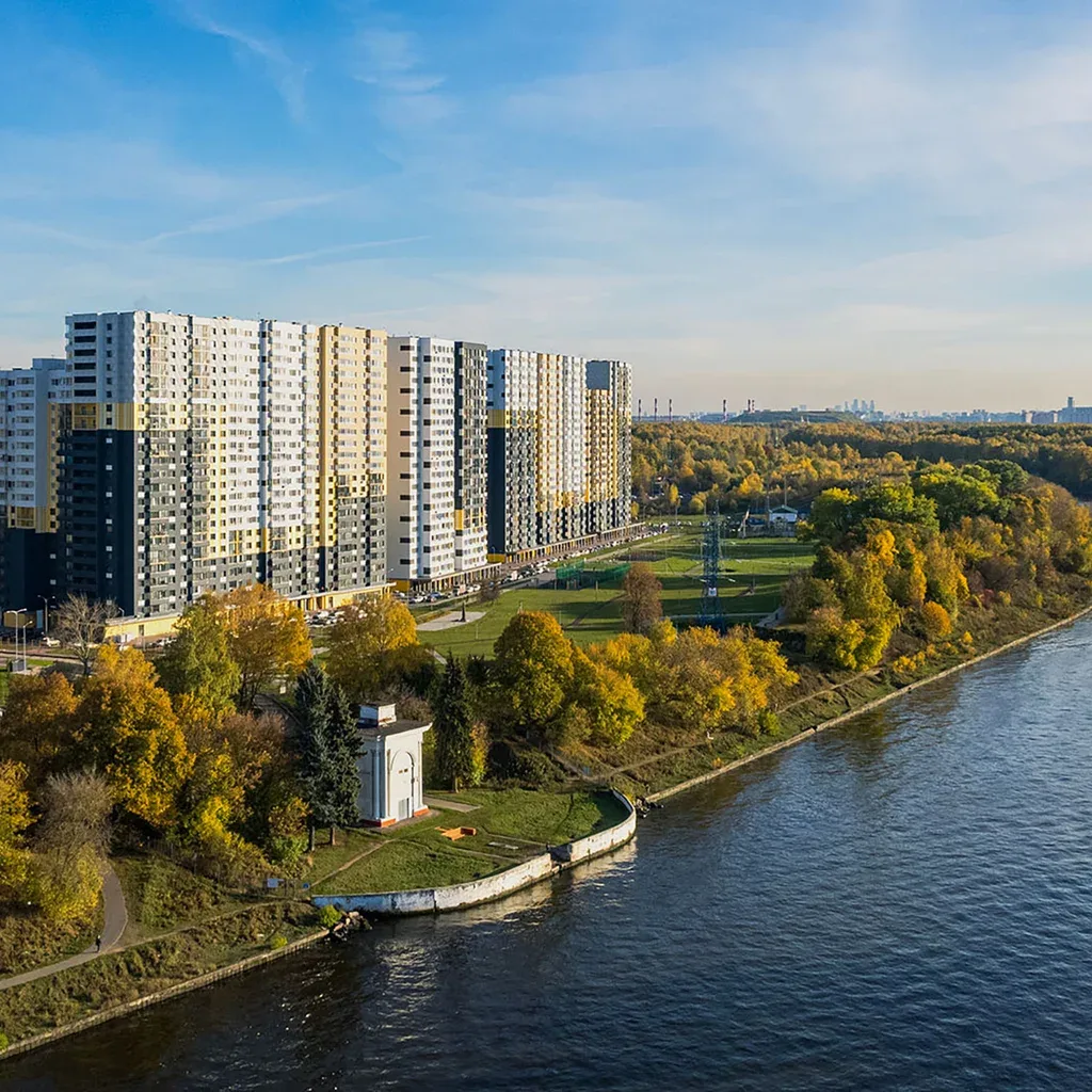 ЖК Гранель Бригантина — вид сверху вдоль канала имени Москвы